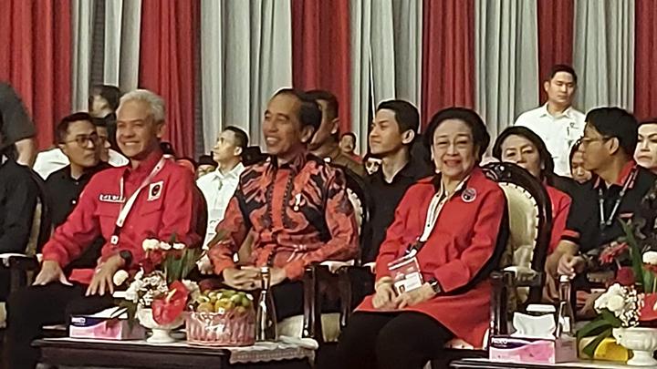Ganjar Pranowo mengkritik pemerintahan Jokowi yang memberi ruang bagi suara kelas menengah